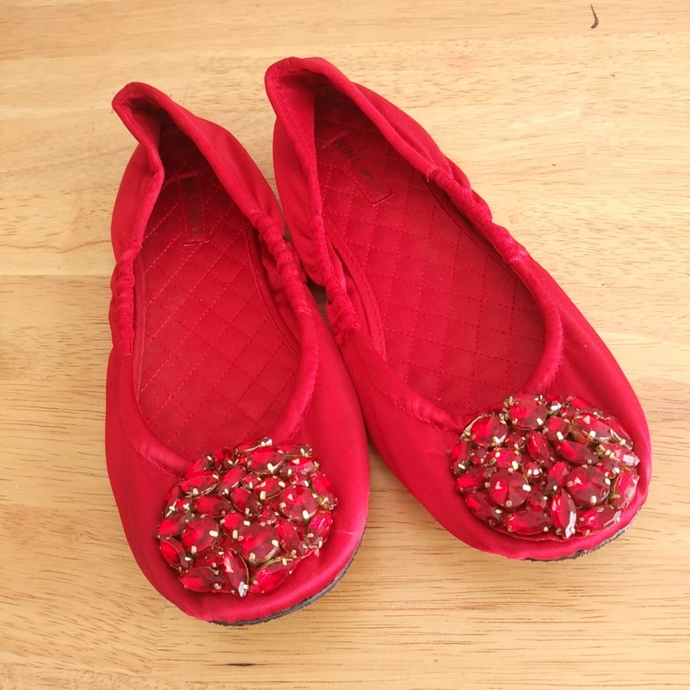 Nine West Ensley Women's Flats Red Satin Jeweled Cluster Christmas Shoes Size 6M